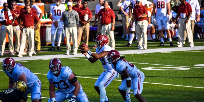 NFL See’s Tua Tagovailoa As First Left Handed QB In 10 Years